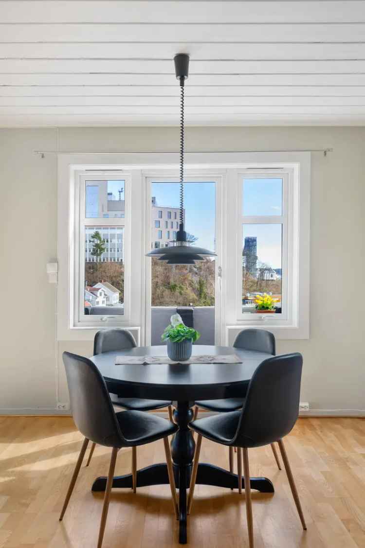 Klassisk Murvilla Arendal Sentrumsnært Galtesund Utsikt