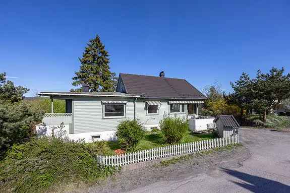 Stor enebolig med sjøutsikt og potensial 273m²