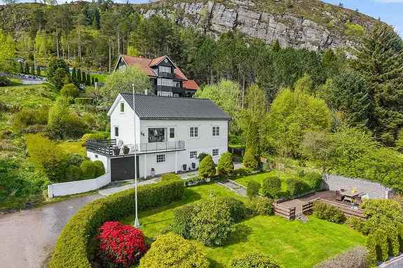 Innholdsrik enebolig med strålende utsikt - 6 soverom