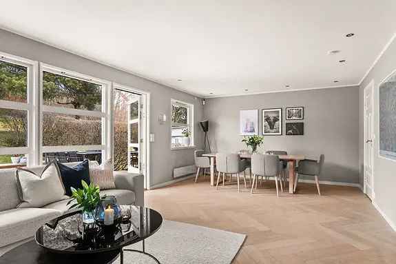 Stilrent Rekkehus Bekkestua - Barnevennlig - Garasje m/Lader