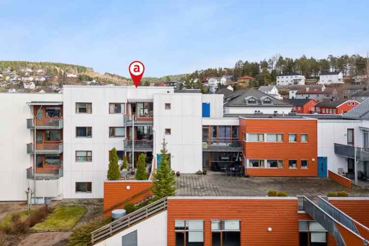 Sentrum Steinkjer 4-roms leilighet med terrasse og parkering