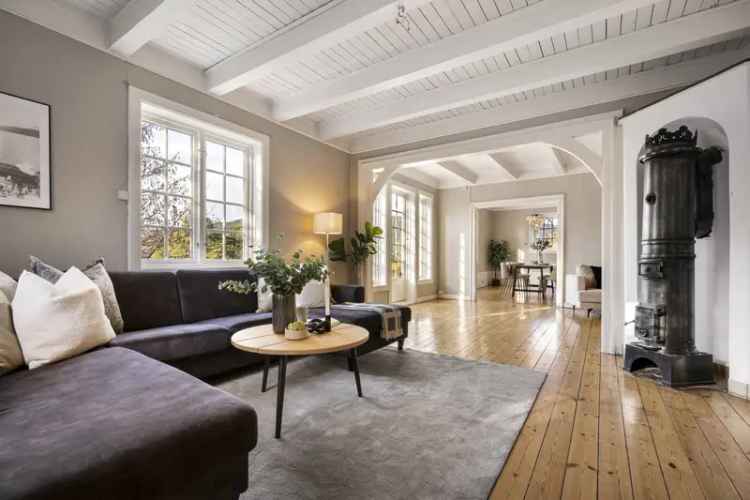 Ærverdig Villa med Naust og Båtplass ved Nordåsvannet
