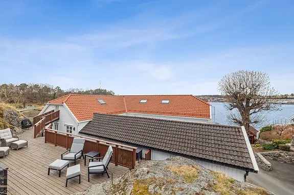 Lys 4-roms leilighet med sjøutsikt og terrasser