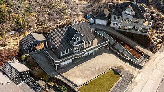 Stor Familiebolig Grinde Garasje Vannboren Varme Solrik Utsikt