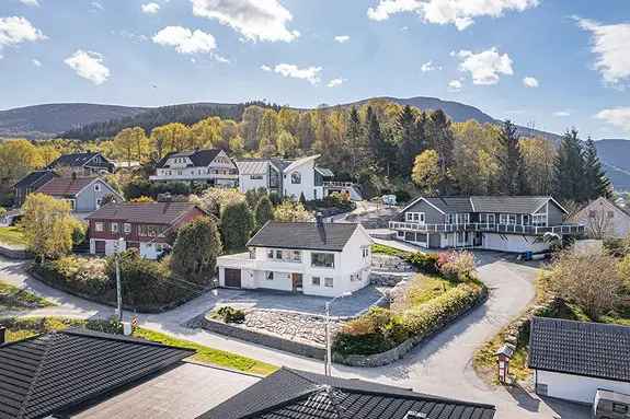 ULSTEINVIK Enebolig Sentral beliggenhet Garasje Flott utsikt