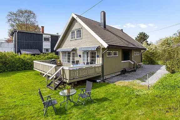 Enebolig Grefsenveien 102B - 3 Plan, Stor Terrasse og Hage