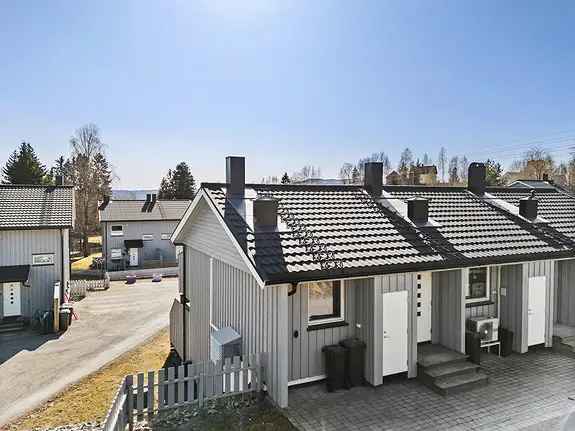 Endelig leilighet Brumunddal - 2 plan, solrik terrasse
