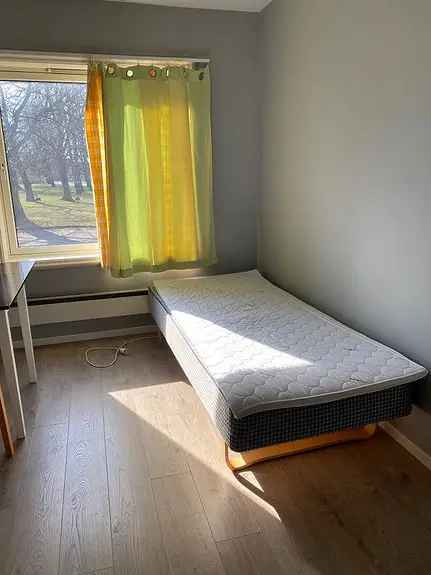 Hybel til leie - Romslig og rimelig med internett og parkering