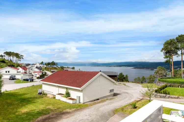 Enebolig Løsberga 4 soverom Carport Utsikt