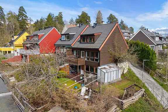 Innholdsrik tomannsbolig i barnevennlig område