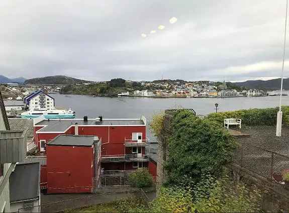 Sentral 4-roms leilighet Kristiansund - Nær Campus