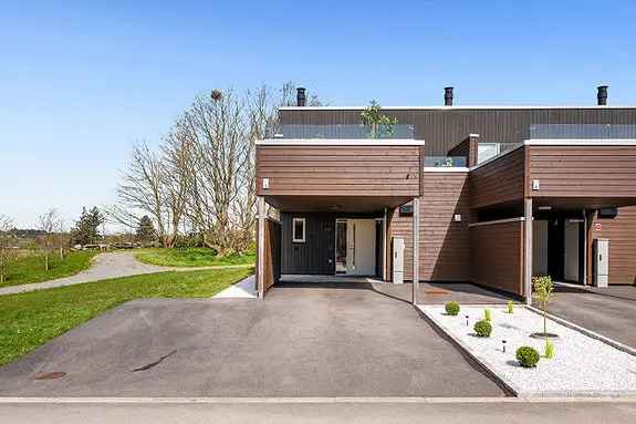 Moderne Enderekkehus Tananger - Mark- Takterrasse - Carport