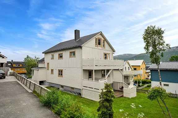 Innholdsrik Halv Tomannsbolig nær UiT UNN