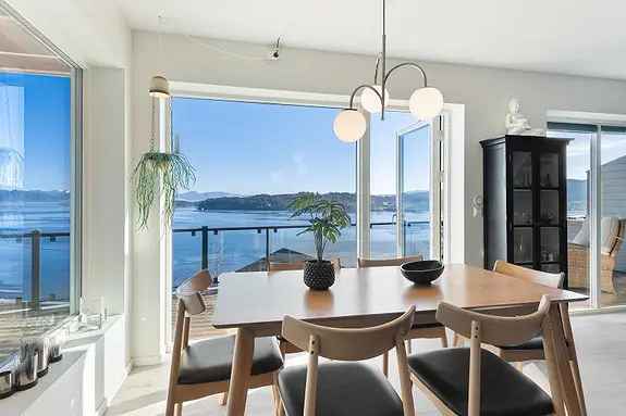 Tomannsbolig Våge Fjordutsikt 2 Balkonger