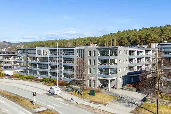 Sannan - Romslig hjørneleilighet med sol og utsikt