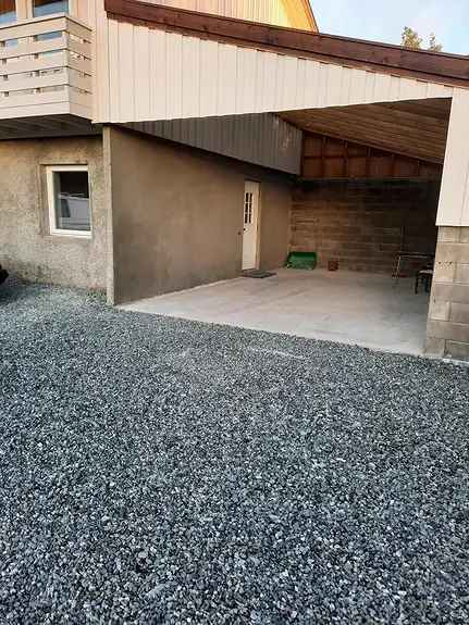 Sokkelleilighet med Carport - 2 Soverom - Totalrenovert