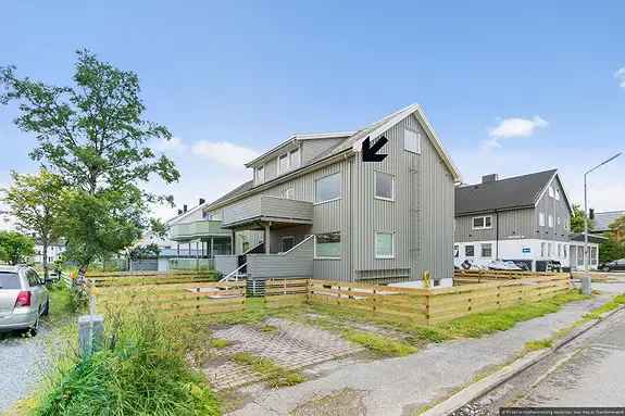 Lys 3-roms leilighet Vestbyen - 2 soverom, parkering og bod