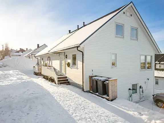 Kirkenes Sentrum: Flott tomannsbolig med 4 soverom