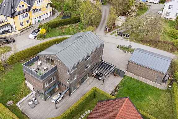 Arkitekttegnet bolig i Bærum - Nær sjøen