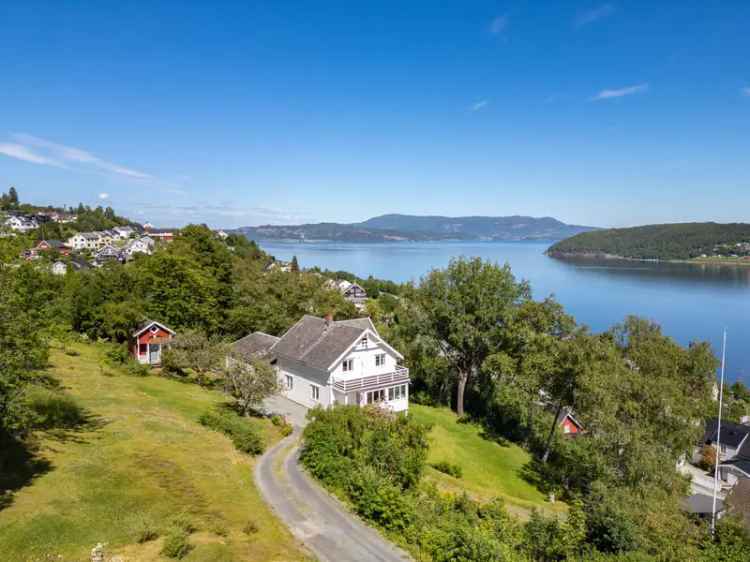 Grønberg Enebolig 6 Soverom Stor Tomt Fantastisk Utsikt