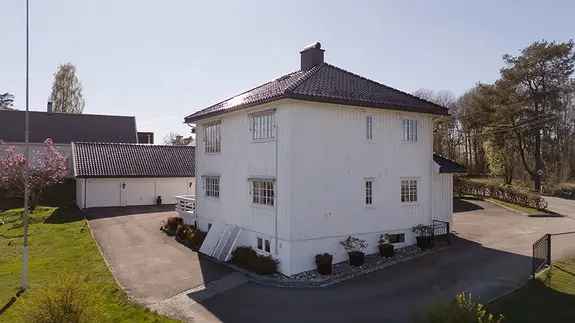 Stor herskapelig bolig 35 mål tomt 4 garasjeplasser Moss