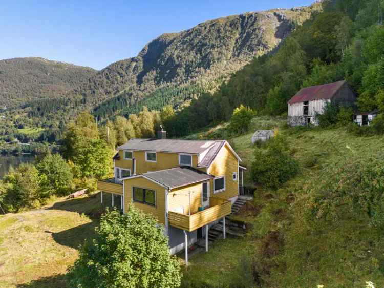Småbruk Vaksdal Fjordutsikt Oppussingsobjekt Stor Tomt