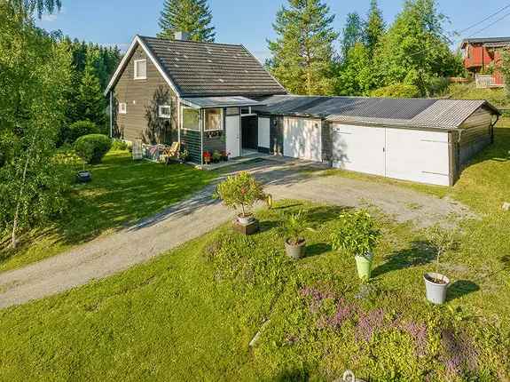 Landlig Eiendom Nær Sentrum - Rolig Område