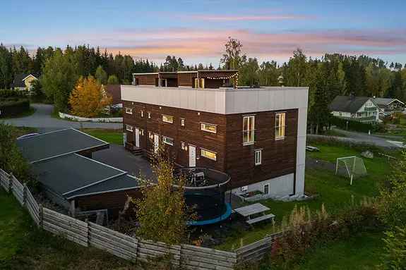 Rekkehus Gjøvik 3 Plan Barnevennlig Balkonger Takterrasse Carport
