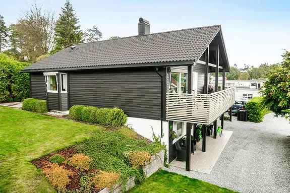 Velholdt Villa p Brødløs - Integrert Garasje - Stor Tomt