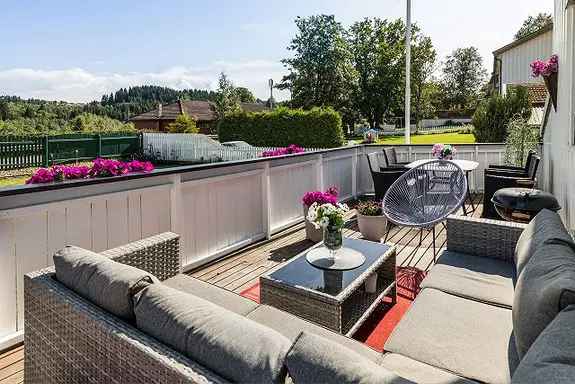 Hyggelig 2-roms leilighet med terrasse og vedovn Selsbakk