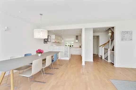 Moderne 1 2 tomannsbolig 3 plan Solrik Hage Garasjeplass