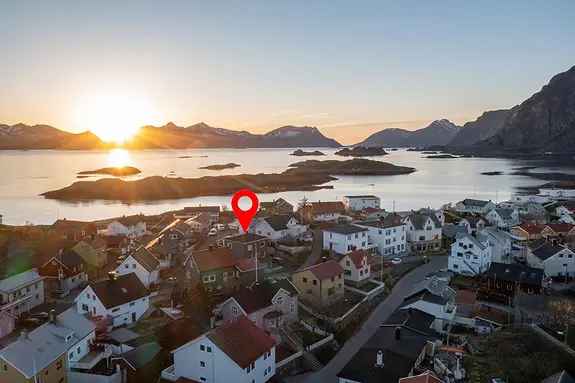 Henningsvær Enebolig Med Utleiedel - Sentral Beliggenhet