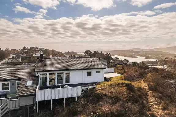 Enderekkehus med Panoramautsikt og Garasje