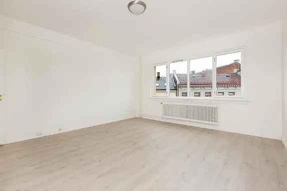 FREDENSBORG Stor 1-roms leilighet sentralt ledig na