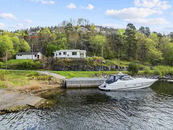 Sjønær Enebolig Med Garasje Og Brygge Bergsbygda Døvika