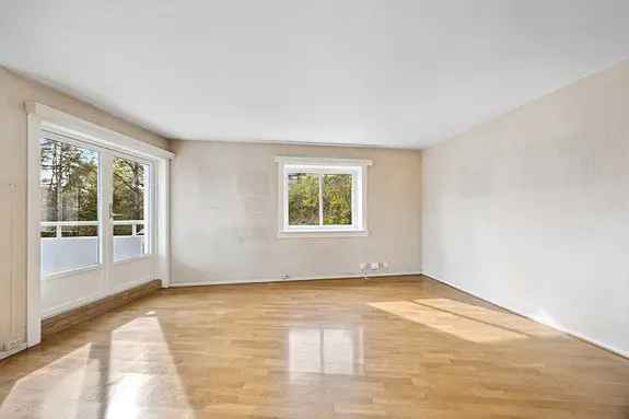 Lys og romslig 3-roms selveierleilighet med attraktiv beliggenhet | Sørvendt balkong på 9m² | Oppussingsobjekt!