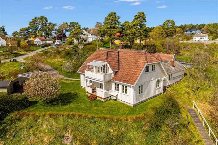 Rotstien 5 - Idyllisk sjøeiendom med brygge og sandstrand