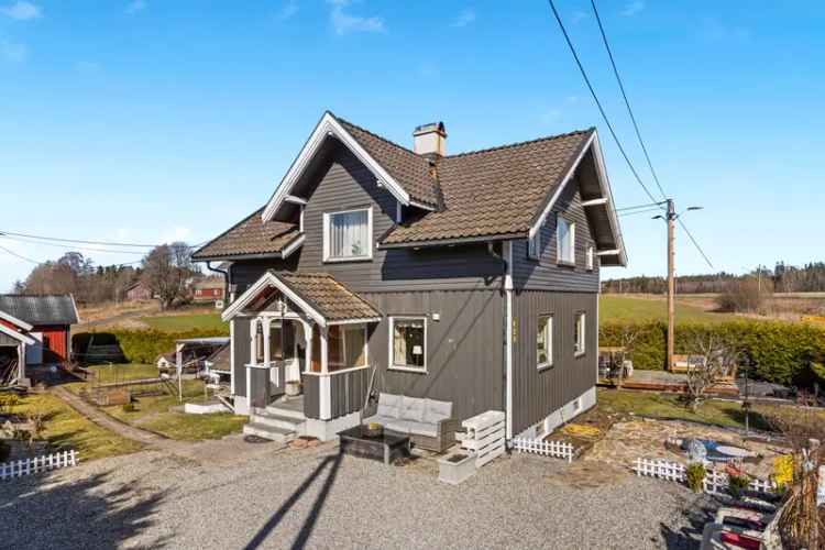 Landlig Enebolig ved Eidsberg Stasjon