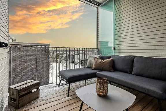 Lys 2-roms Leilighet med Terrasse og El-Parkerings plass