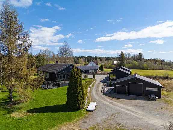 Enebolig p Ingeberg med stor garasje og verksted