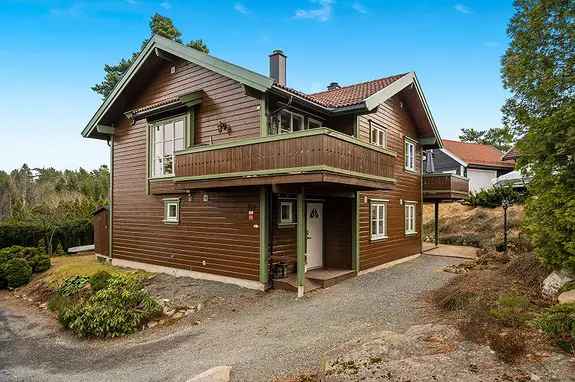 Familievennlig Tomannsbolig 3 Soverom Nær Marka