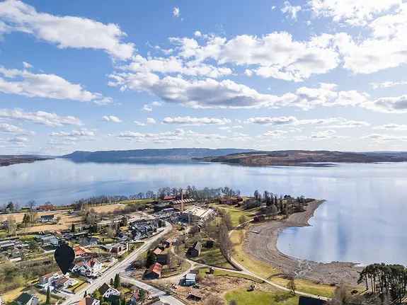 Enebolig nær Mjøsa - Utsikt og solrik uteplass