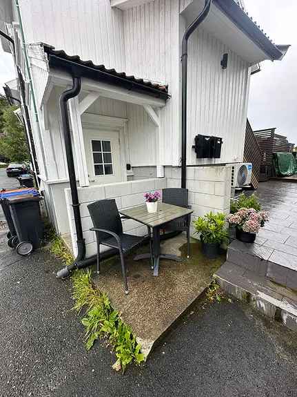 Koselig Kjellerleilighet ved UIA - Alt Inkludert