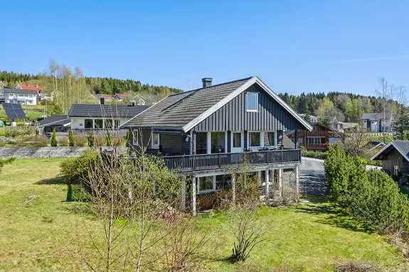 Familiebolig Øverbymarka - Hage - Garasje - Nær Marka