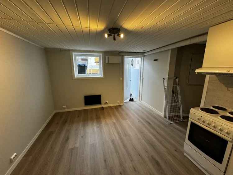 Hybel Kristiansund - Nyoppusset med eget bad og uteområde