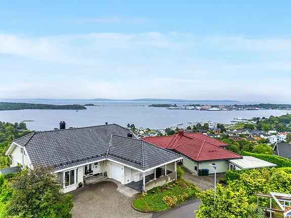 Romslig enebolig med fjordutsikt Horten