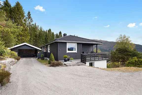 Enebolig Skodje - Romslig familiebolig med flott utsikt
