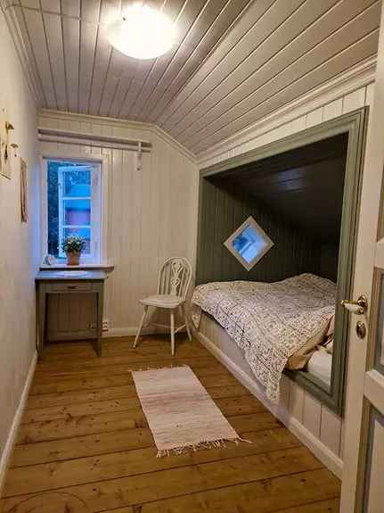 Rom i bofellesskap på småbruk nær Mjøsa