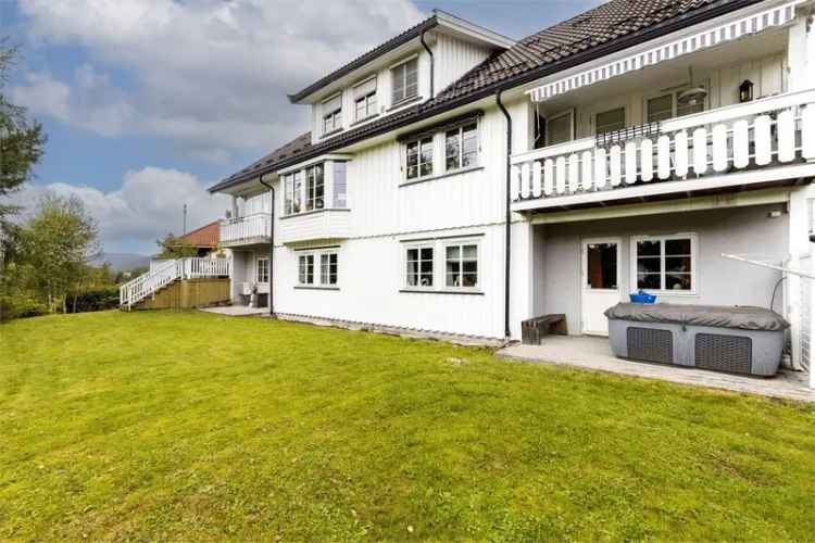 Familiebolig 6-7 Soverom Dobbelgarasje Peis Stor Terrasse