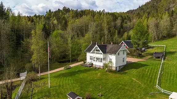Semsvik Smabruk - Idyllisk Eiendom ved Semsvannet